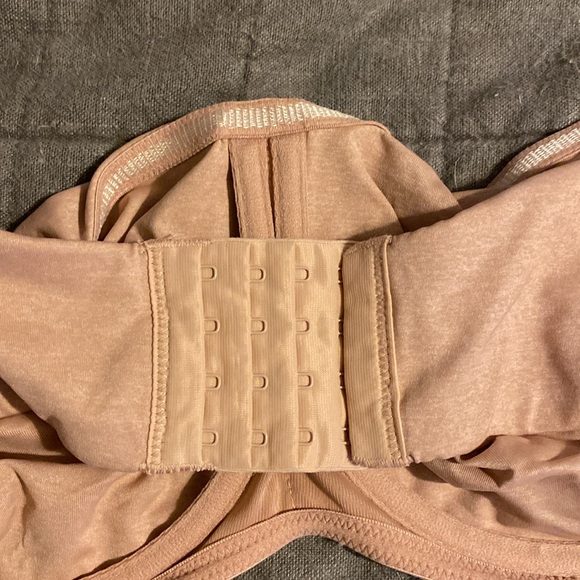 Nude Strapless Bra unlined - Picture 2 of 4